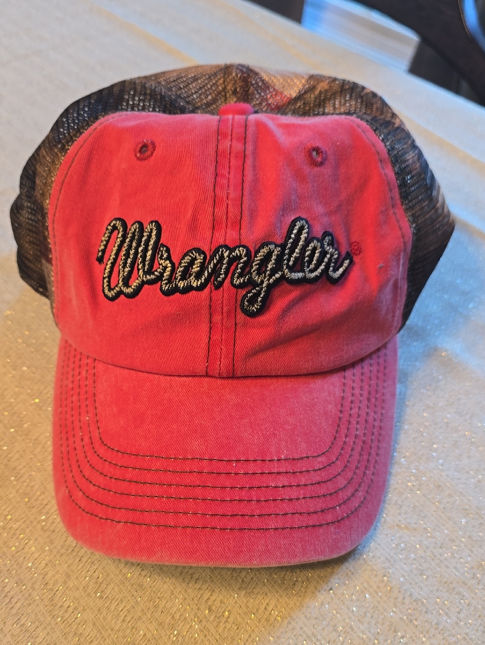 TOP OF THE WORLD SAMPLE HAT WITH WRANGLER LOGO AND DISTRESSED FLAG MESH